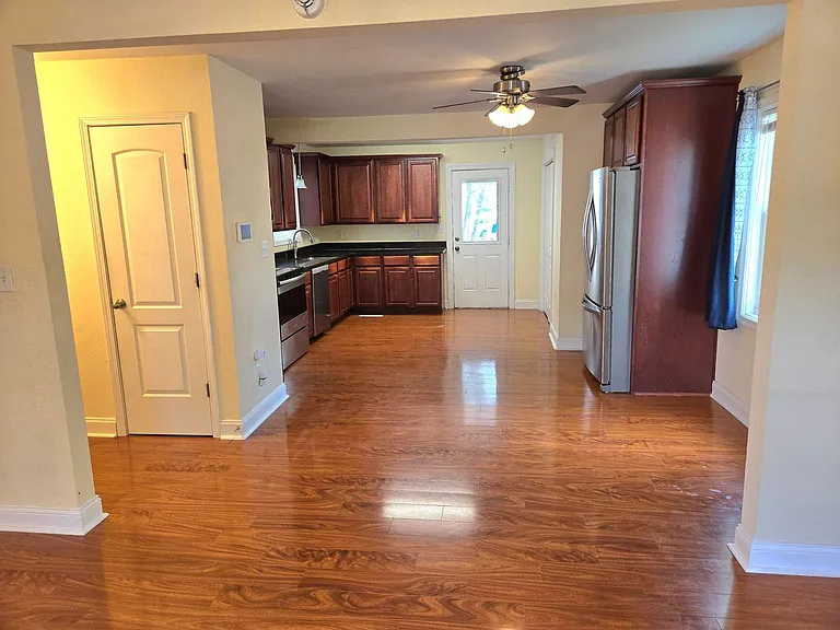 2201 Pershing Ave — Photo 10