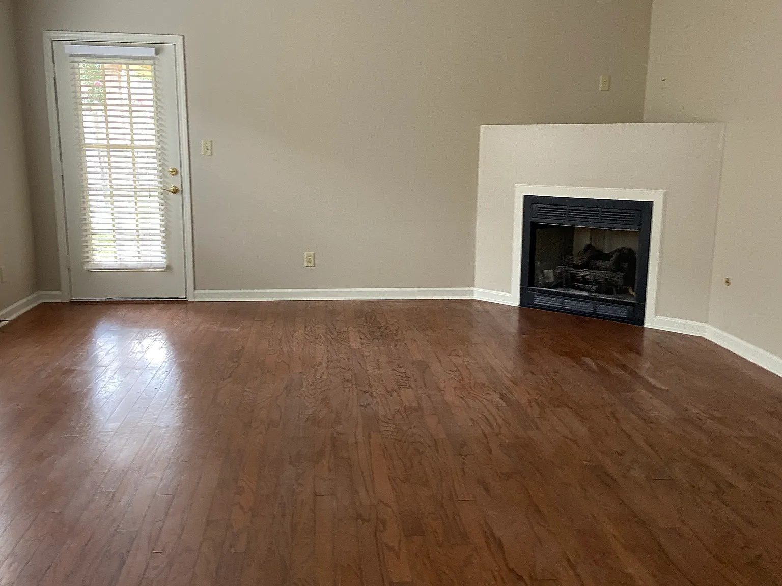 3 bed, 1500 sqft, $2,000 — Photo 2