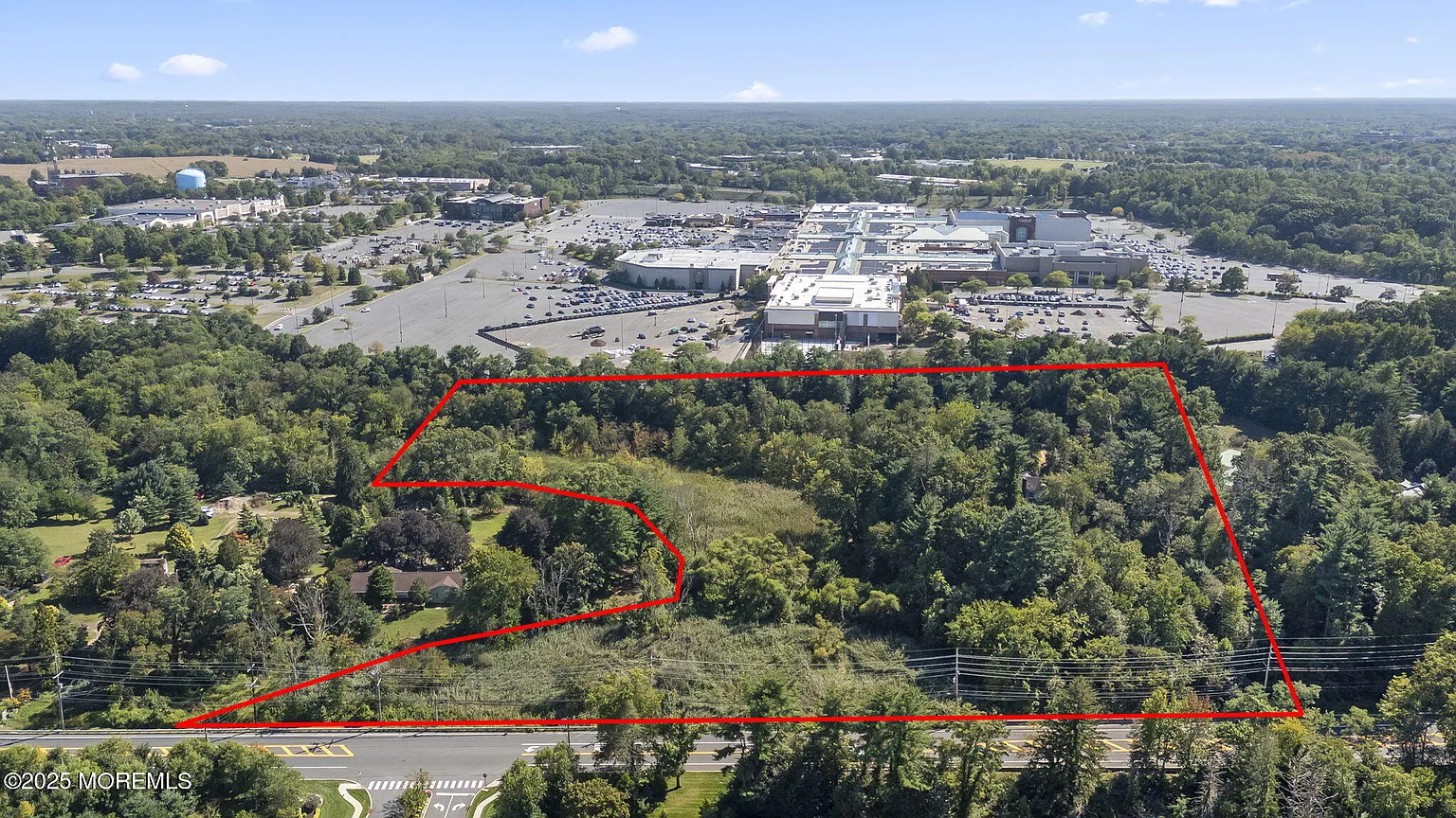 100 Route 33 photo 1