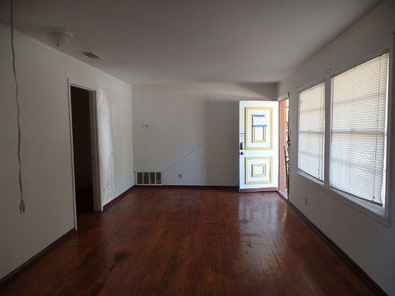 5th image of 1401 Harmon Ter