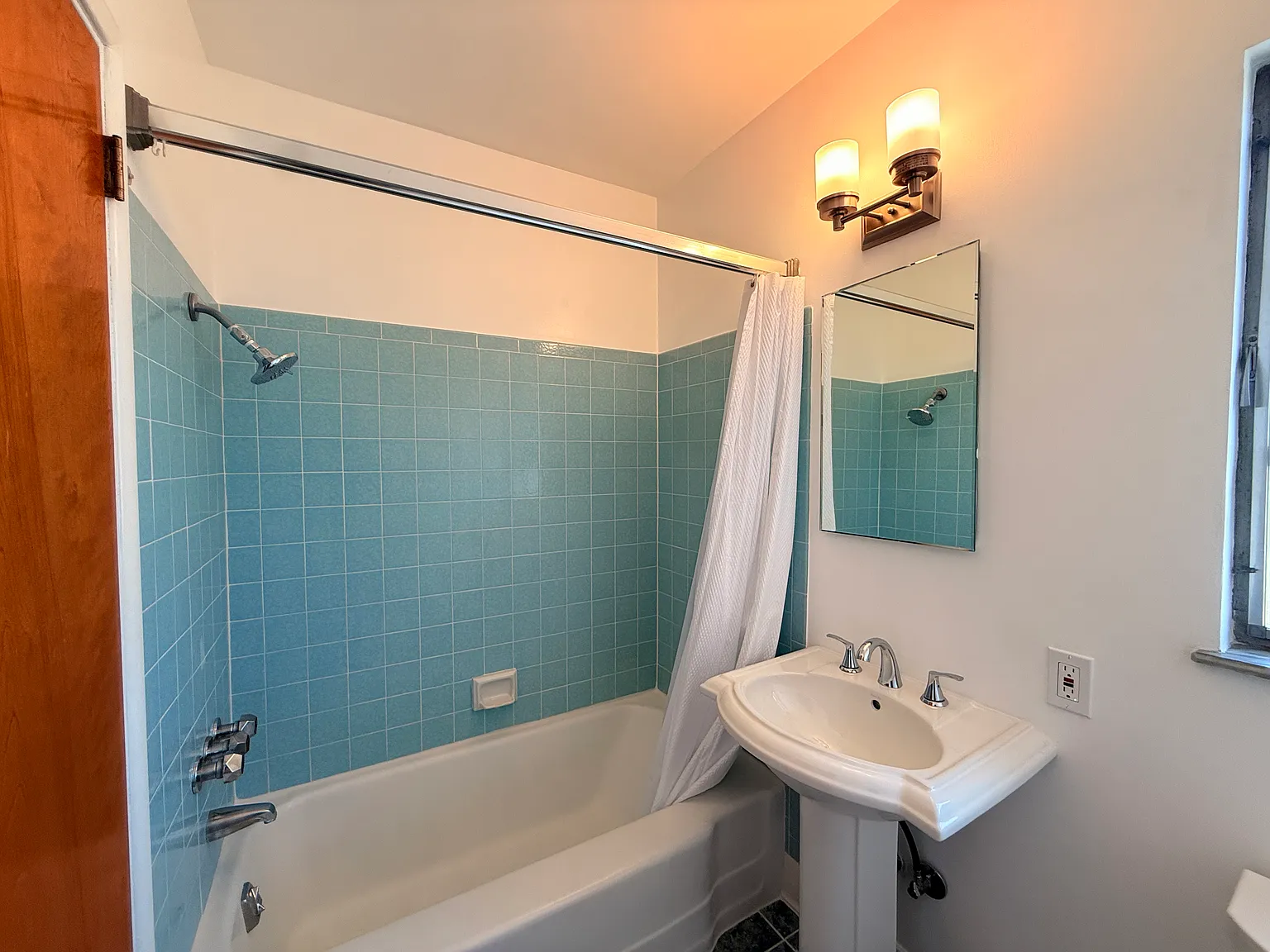 1 bed, 590 sqft, $1,800 — Photo 3
