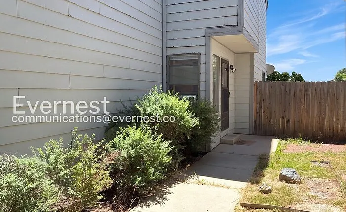3 bed, 1.5 bath, 1567 sqft, $2,649 — Photo 3