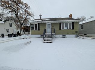 704 7th St NW, Mandan, ND 58554