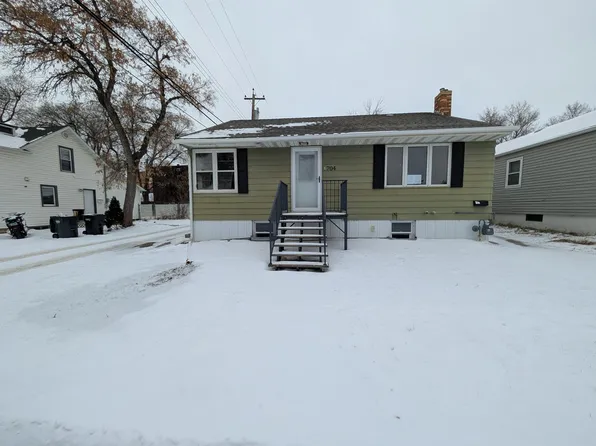 704 7th St NW, Mandan, ND 58554