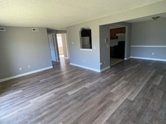 3rd image of 85 Oakridge Dr APT 2