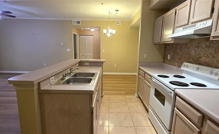 5618 Pinnacle Heights Cir #211 — Photo 17