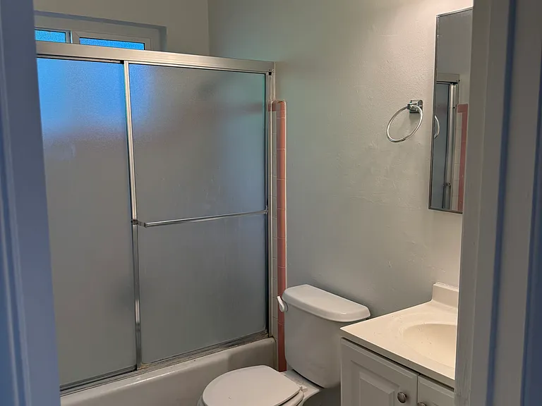 1280 Mastic St #1280 — Photo 11