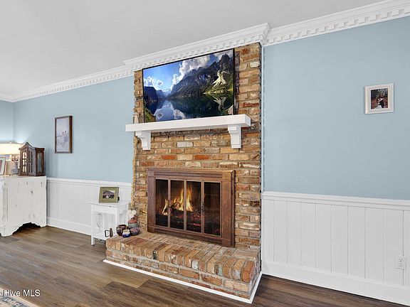 5th image of 1906 Chelsea Drive NW