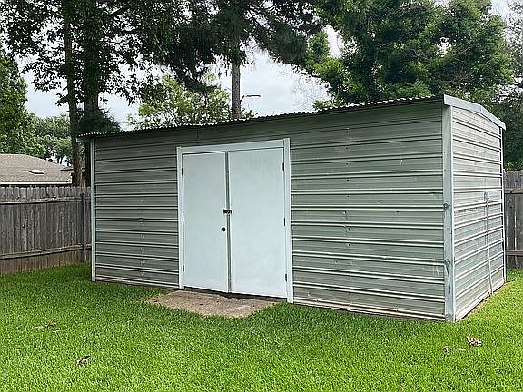 Storage building with power