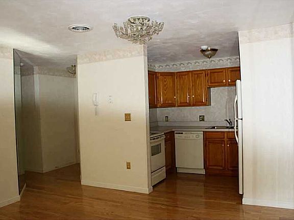 4th image of 1800 Douglas Ave APT 302