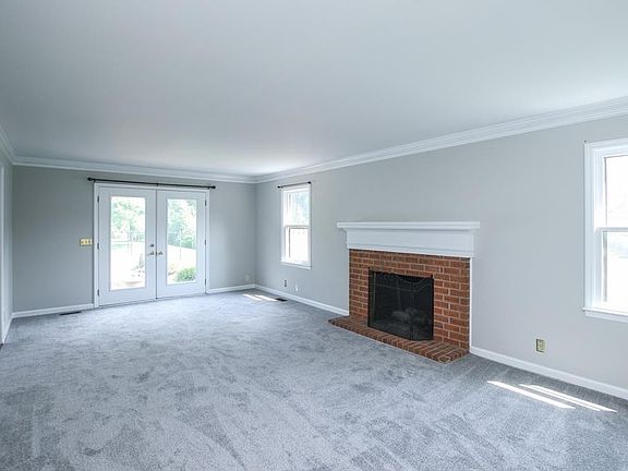 4th image of 2108 Riverbend Dr