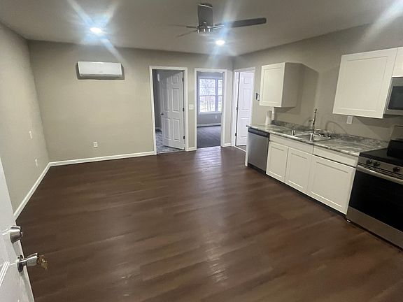 3rd image of 318 W Main St