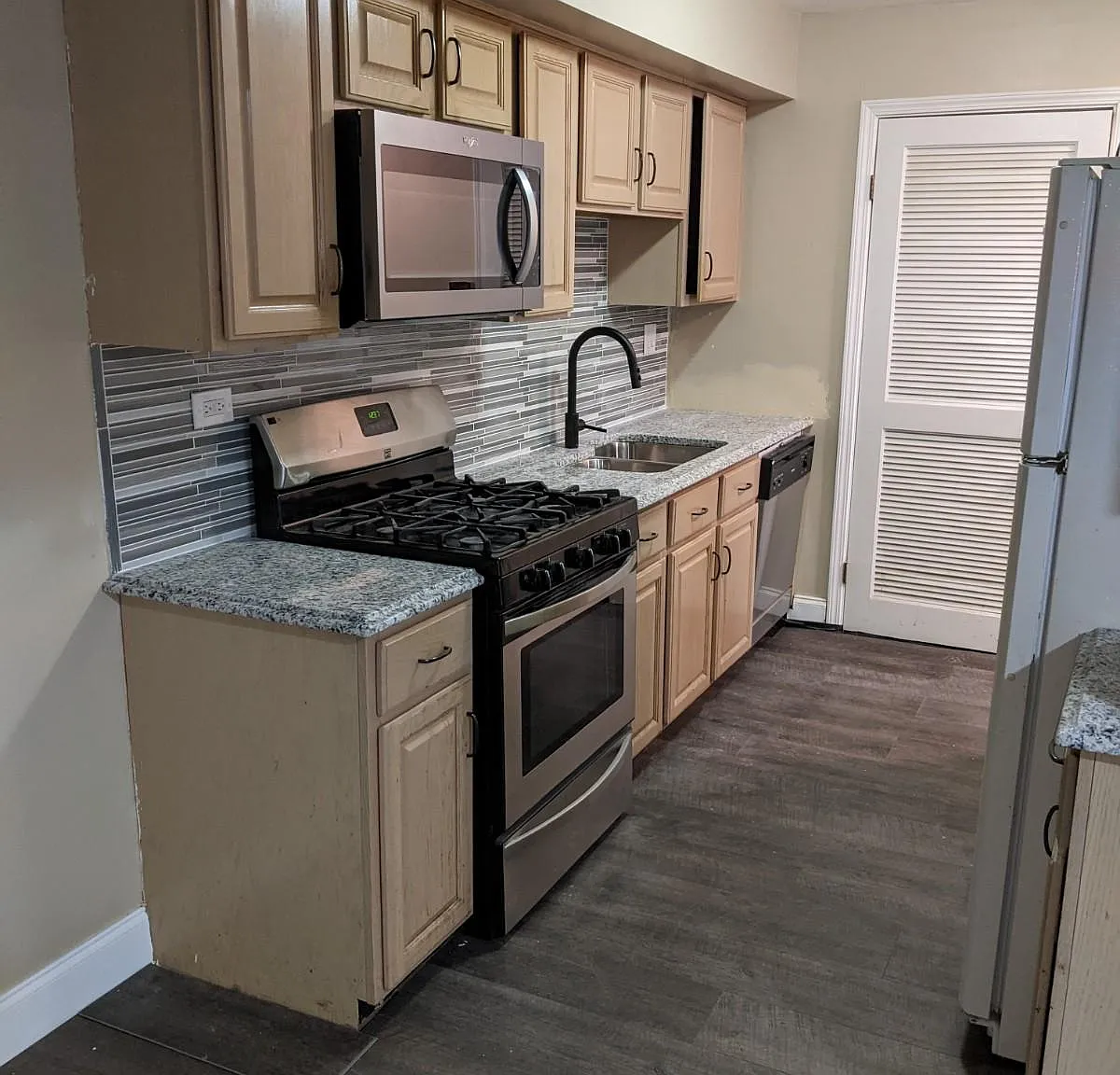 3 bed, 1200 sqft, $2,200 — Photo 4