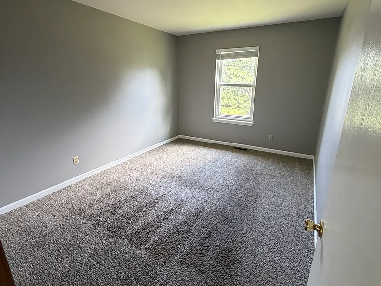 1152 Saint Matthew Ave — Photo 9