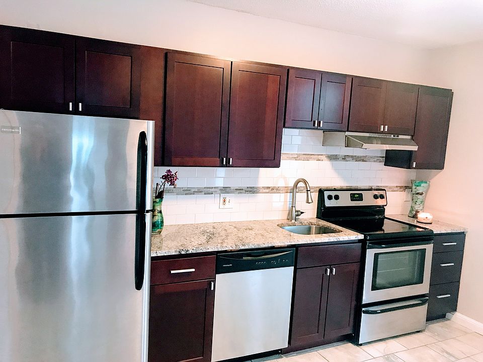 1st image of 379 Meridian St #201