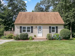 138 Amesbury St, Dracut, MA 01826