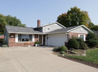 5617 N Circle View Dr, Seven Hills, OH 44131