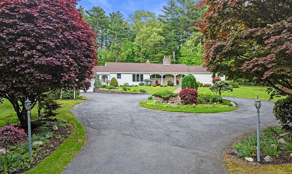 1st image of 15 Lockwood Ln