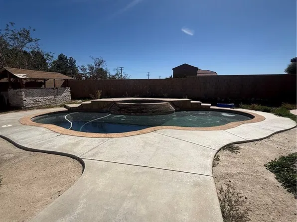 14555 Arthur St, Oak Hills, CA 92344