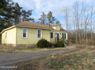 32 Stone Rd, Voorheesville, NY 12186