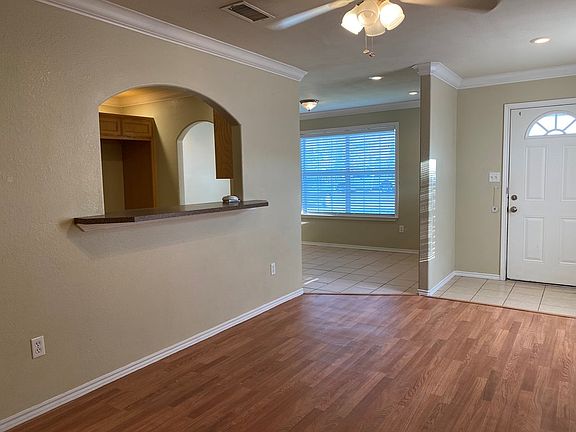 5th image of 406 W Pine Ave