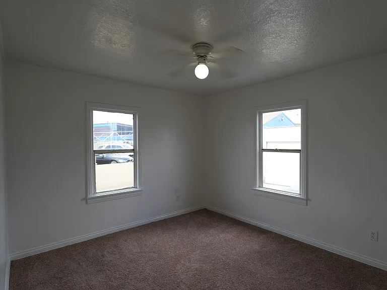 8019 8049 1/2 Alameda St — Photo 20
