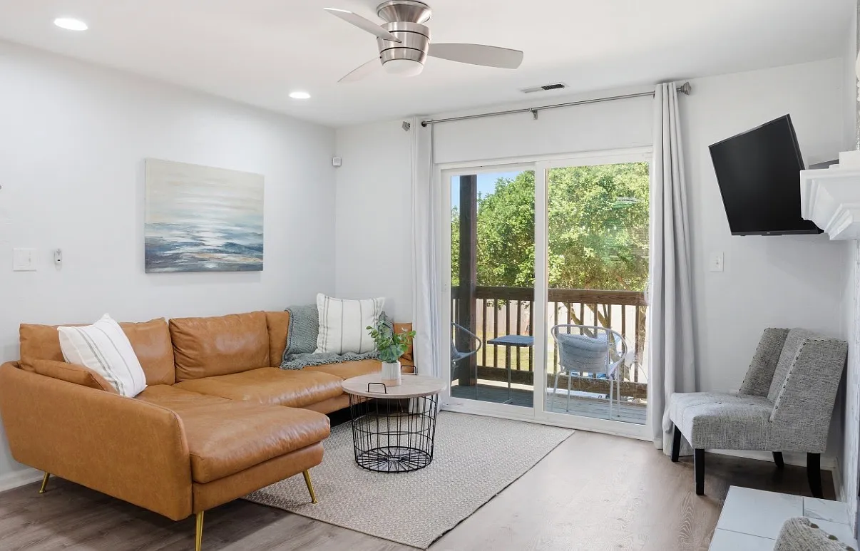 2 bed, 1200 sqft, $2,450 — Photo 4
