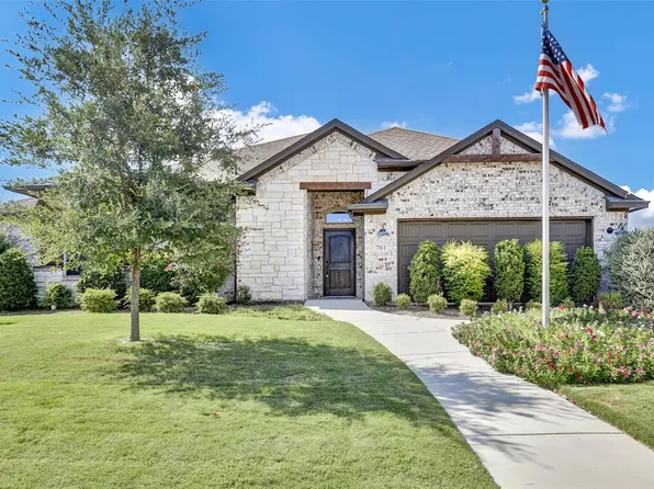 701 Fossil Wood Dr, Saginaw, TX 76179