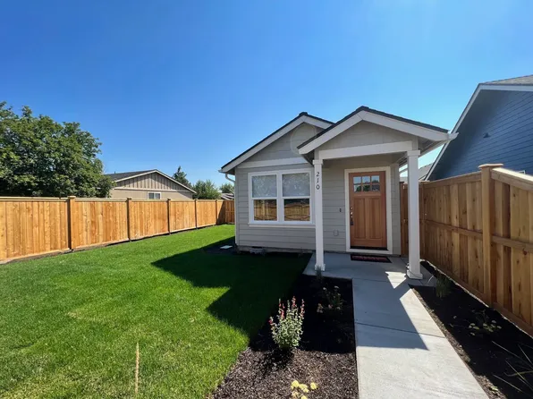 210 SW 17th St, Redmond, OR 97756