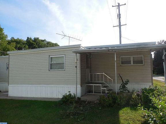 2nd image of 11 Mockingbird Ln