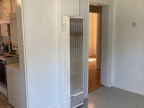 Living Room with Central Wall Heater (Natural Gas)