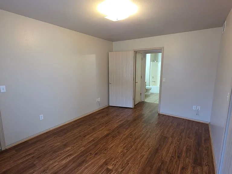 822 N El Paso Ave — Photo 8