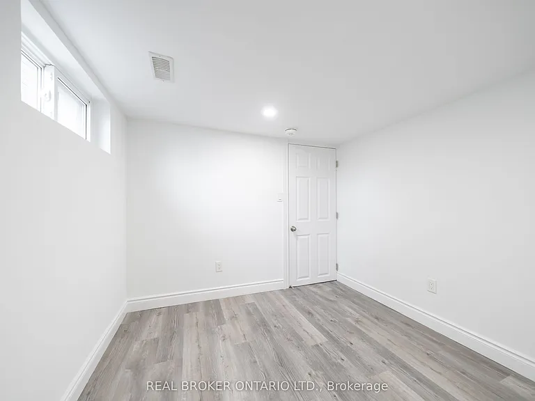 12 Villa Rd #BASEMENT — Photo 11