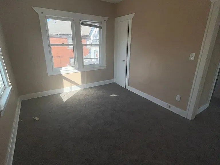 2645 W Grand St — Photo 17