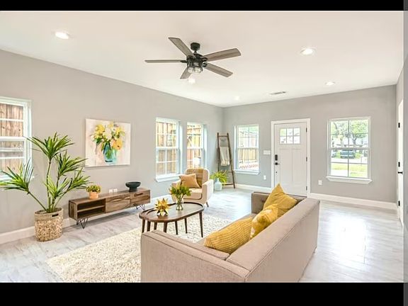 4th image of 1915 Burlington Blvd