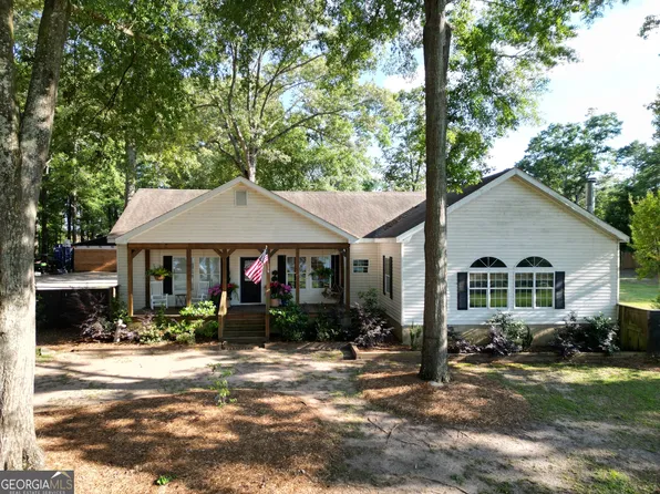 1061 S Lake Dr, East Dublin, GA 31027