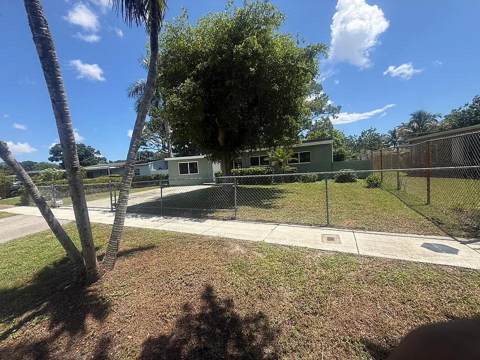 630 E Dayton Cir