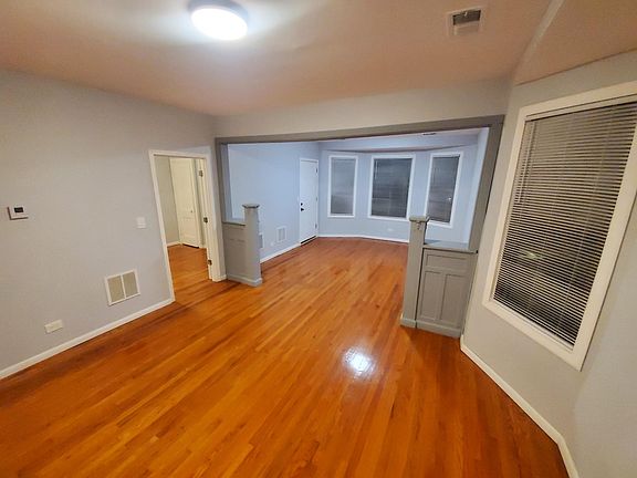 4th image of 4033 W Newport Ave
