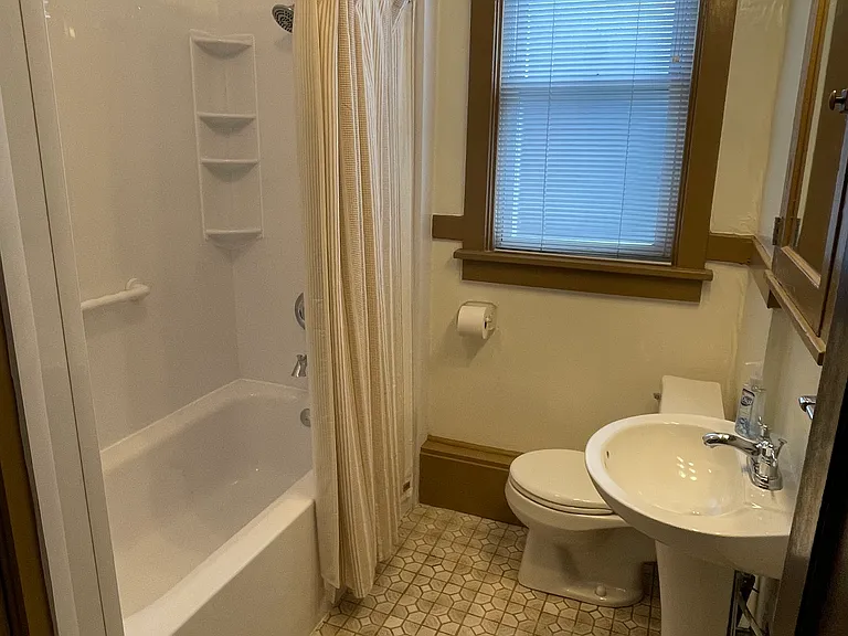 511 S Graham St — Photo 14