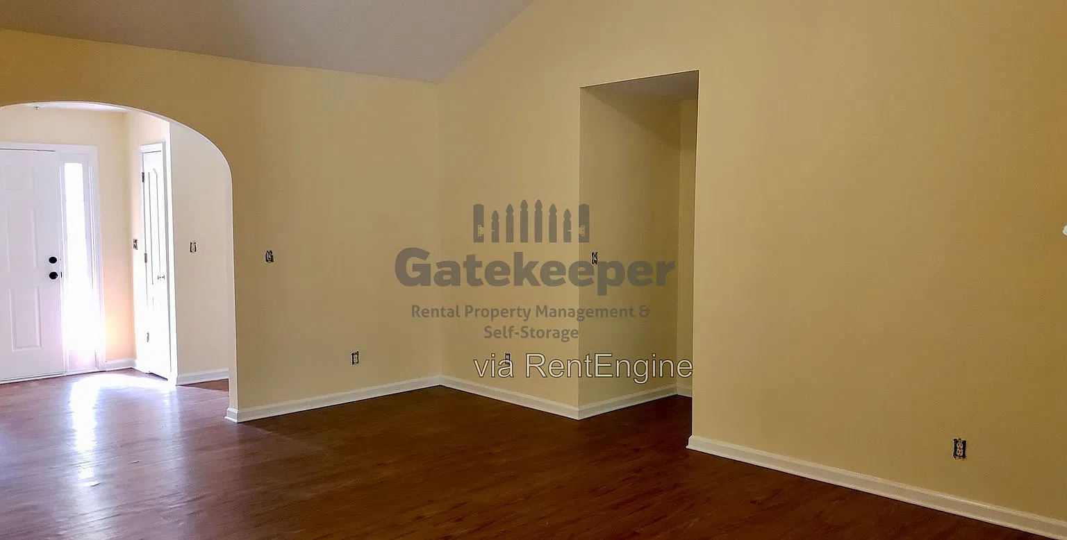 3 bed, 2.0 bath, 1400 sqft, $1,845 — Photo 2