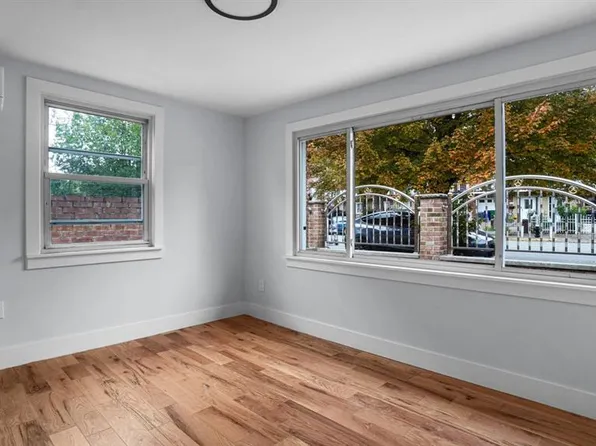 2738 Miles Avenue image 11 of 27