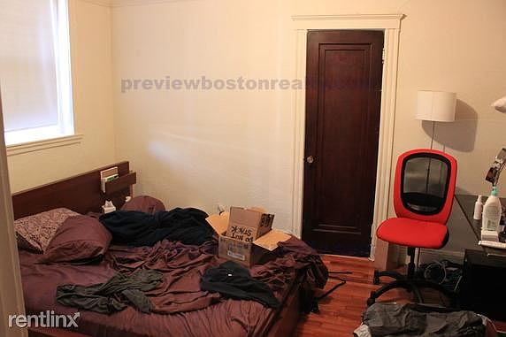 2nd image of 70 Chiswick Rd APT 4B