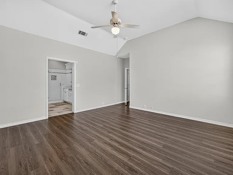 423 Halifax Dr — Photo 15