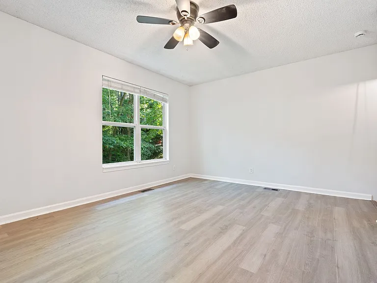 1102 Water Oak Ct — Photo 2
