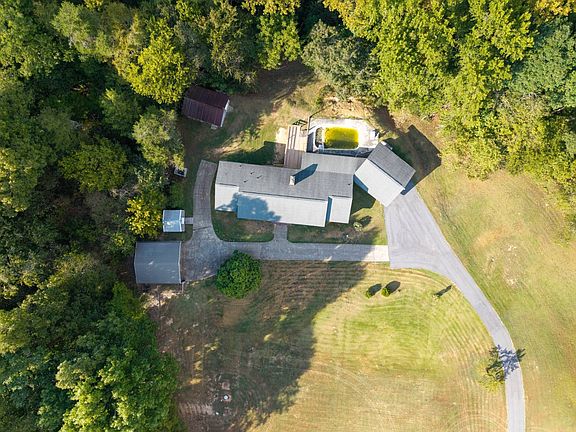 2nd image of 3848 Cave Spring Rd SW