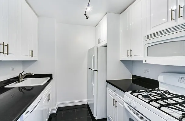 Rented by Anchor Associates | media 20