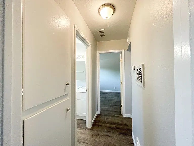 Lincoln Courtyards at 531 Glendora Avenue — Photo 18