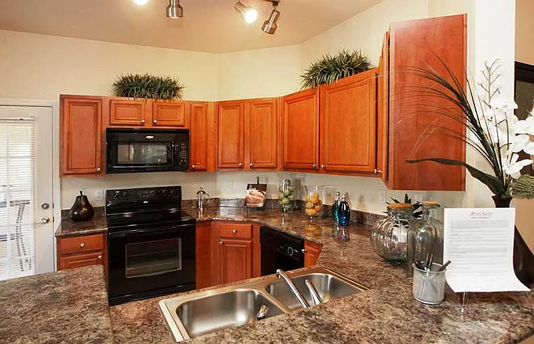 Polo Glen Apartment Homes — Photo 27