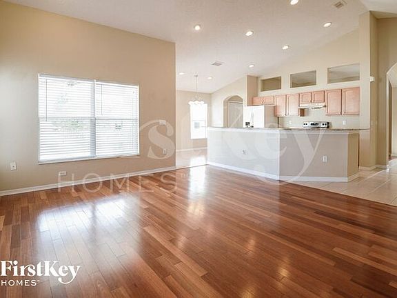 3rd image of 2549 Arrow Pointe Dr