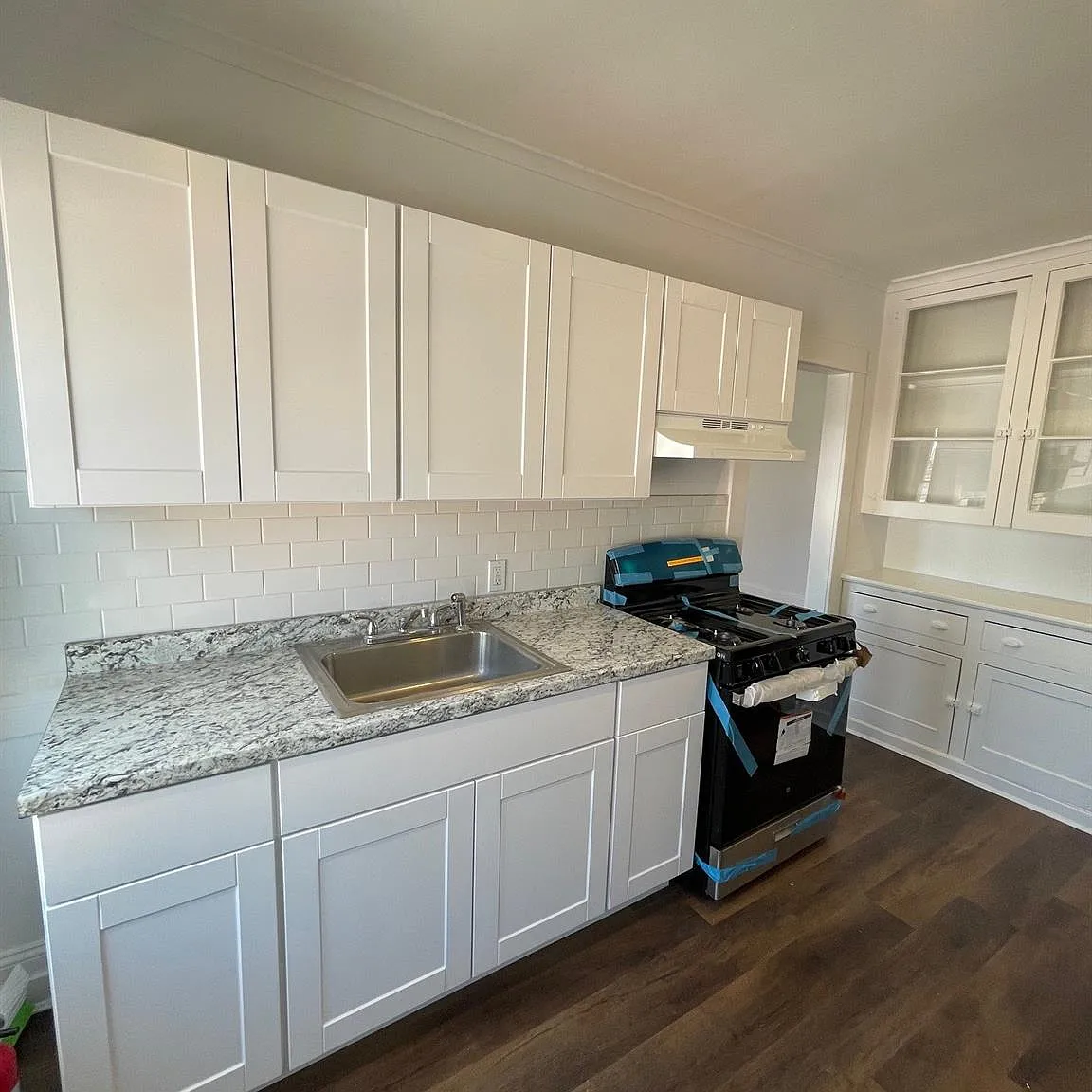 3 bed, 1.0 bath, 1450 sqft, $3,200 — Photo 4